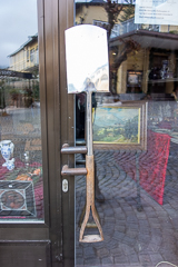 Außergewöhnlich: Ein Spaten als Türgriff