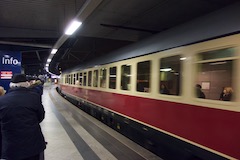 Der Rehingold fährt in Köln-Deutz-Tief ein