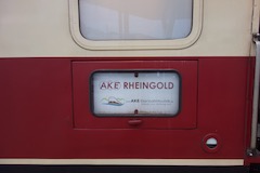 Schild mit Zugbezeichnung AKE Rheingold
