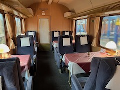 Blick in den Barwagen