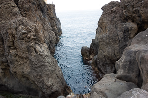 Lavagestein und Wasser