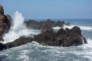 An den Klippen ging es sehr geräuschvoll zu