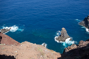 Blick von oben aufs Meer