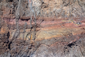 Verschiedene Farben stehen für verschieden heiße Magmaströme