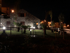 Seitenansicht unseres Hauses vom Garten aus