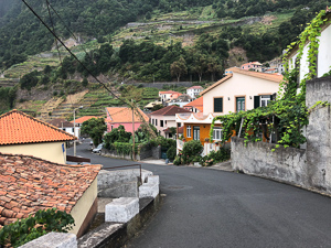 Die Dorfstraße zu unserem Haus