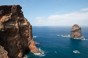 Dieser Felsabschnitt sieht aus wie eine Gruselmaske