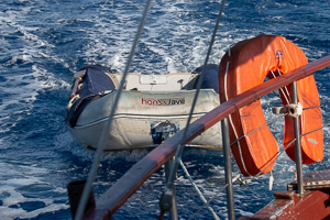Das Landungsboot im Schlepptau