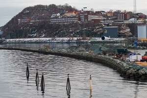 Blick vom Schiff (und der Insel Munkholmen) auf Trondheim