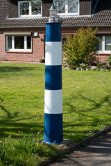 Ein Leuchtturm im Garten