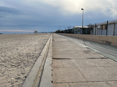 ... zur Strandpromenade ...